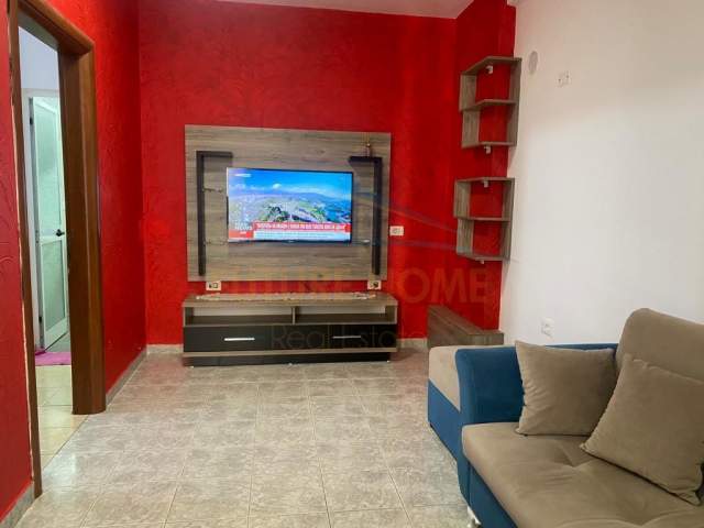 Durres, jepet me qera apartament 1+1+A+BLK Kati 3, 65 m² 300 Euro (Rruga Pavarsia)