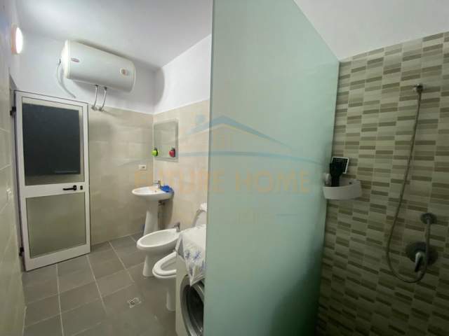 Durres, jepet me qera apartament 1+1+A+BLK Kati 3, 65 m² 300 Euro (Rruga Pavarsia)