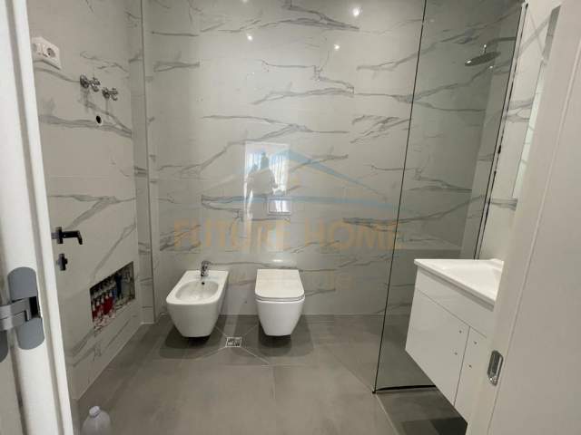Tirane, jepet me qera apartament 2+1+BLK 110 m² 1.000 Euro (Rruga e Kavajes)