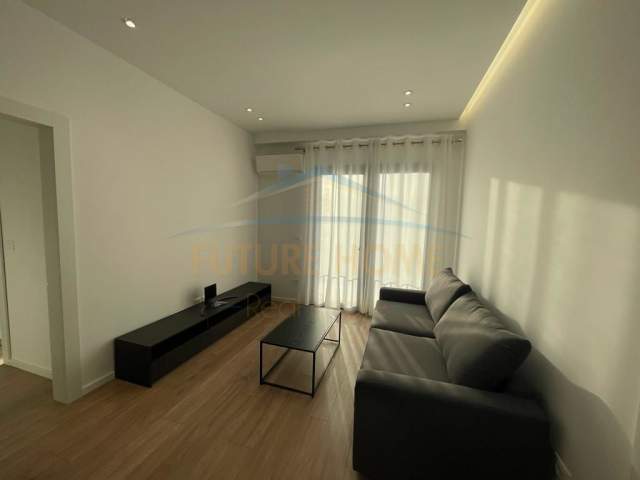 Tirane, jepet me qera apartament 2+1+BLK 110 m² 1.000 Euro (Rruga e Kavajes)