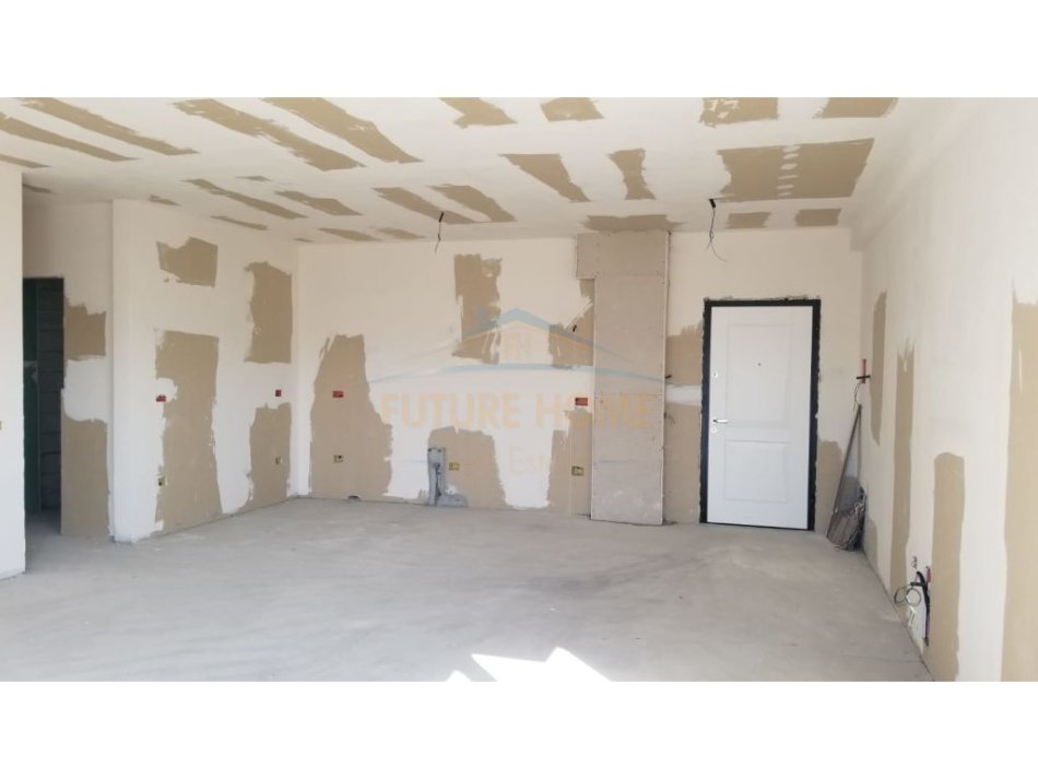 Tirane, shitet apartament 3+1 Kati 2, 152 m² 228.000 € (Lake Land , Liqeni i Farkes)