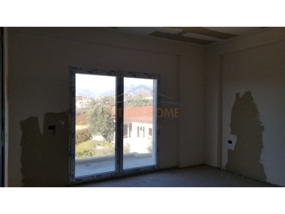 Tirane, shitet apartament 3+1 Kati 2, 152 m² 228.000 € (Lake Land , Liqeni i Farkes)