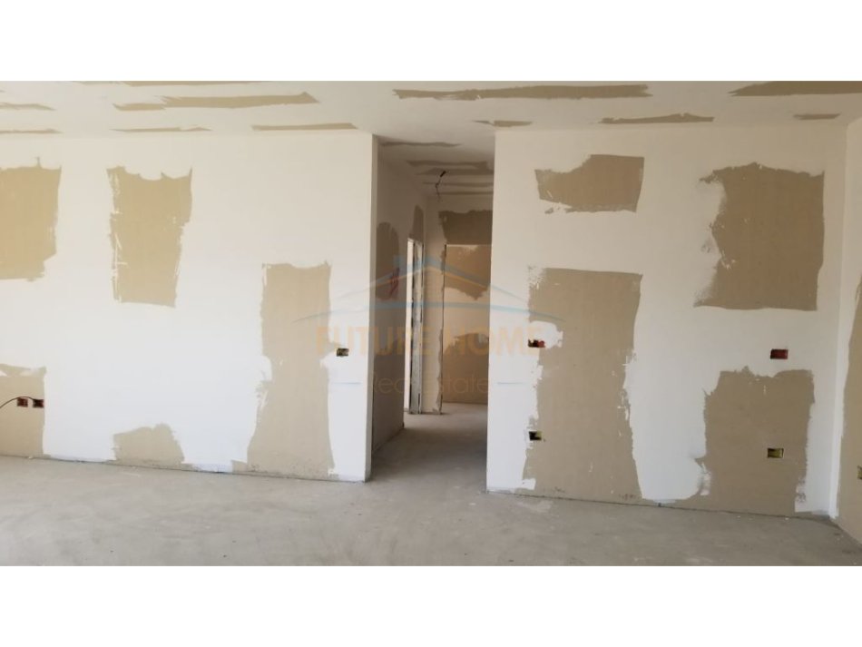 Tirane, shitet apartament 3+1 Kati 2, 152 m² 228.000 € (Lake Land , Liqeni i Farkes)