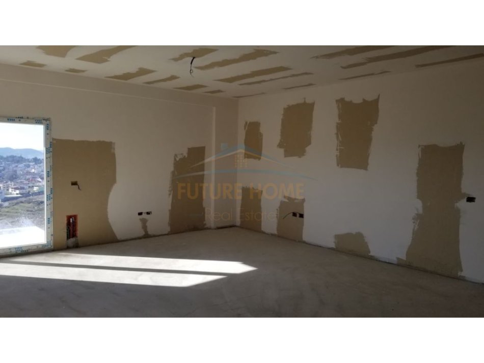 Tirane, shitet apartament 3+1 Kati 2, 152 m² 228.000 € (Lake Land , Liqeni i Farkes)