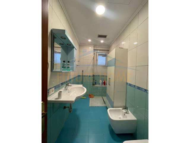 Tirane, jepet me qera apartament 2+1+BLK Kati 7, 90 m² 600 Euro (rruga e kavajes)