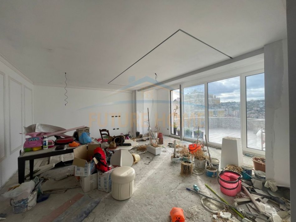 Durres, shitet apartament 3+1 Kati 10, 300 m² 220.000 € (Ish Rajoni, Durres)