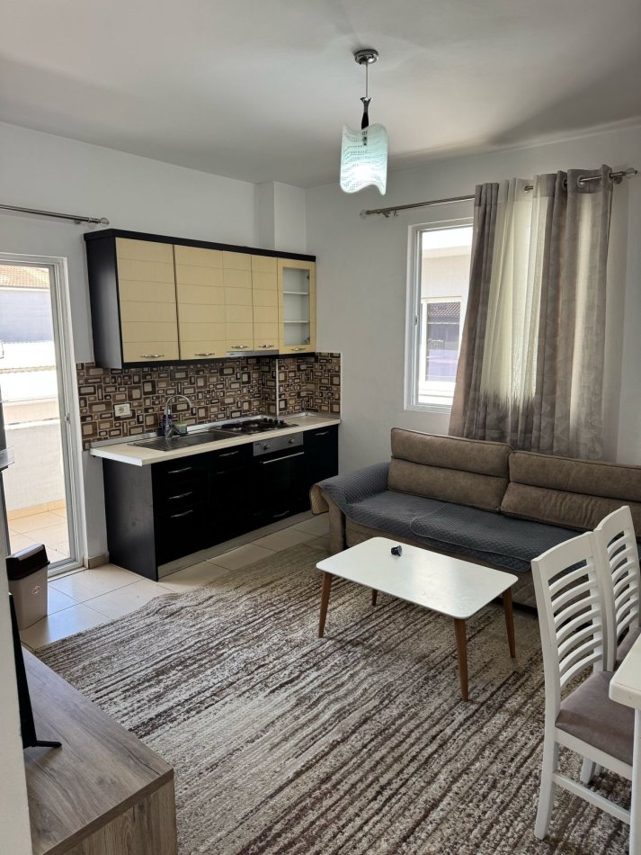Tirane, jepet me qera apartament 1+1+Aneks+Ballkon , 65 m² 400 € (5 Maj)