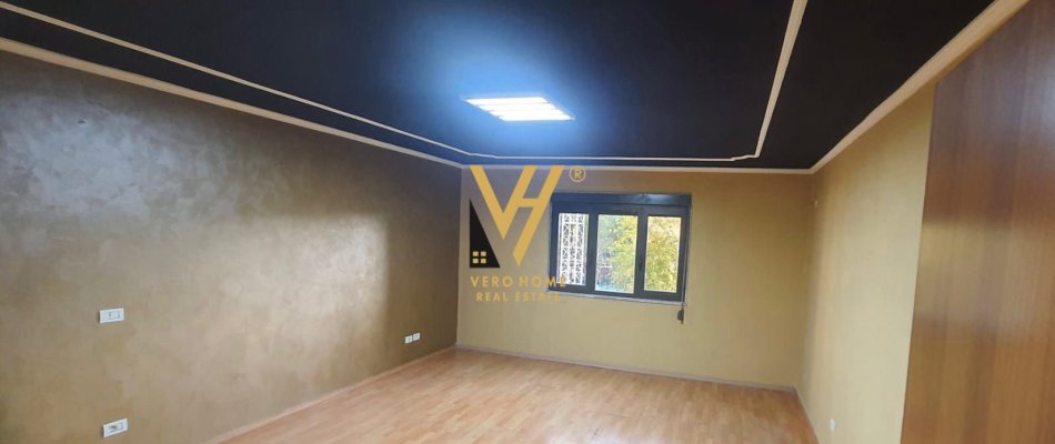 Tirane, jepet me qera zyre Kati 3, 160 m² 1.600 € (QENDER)