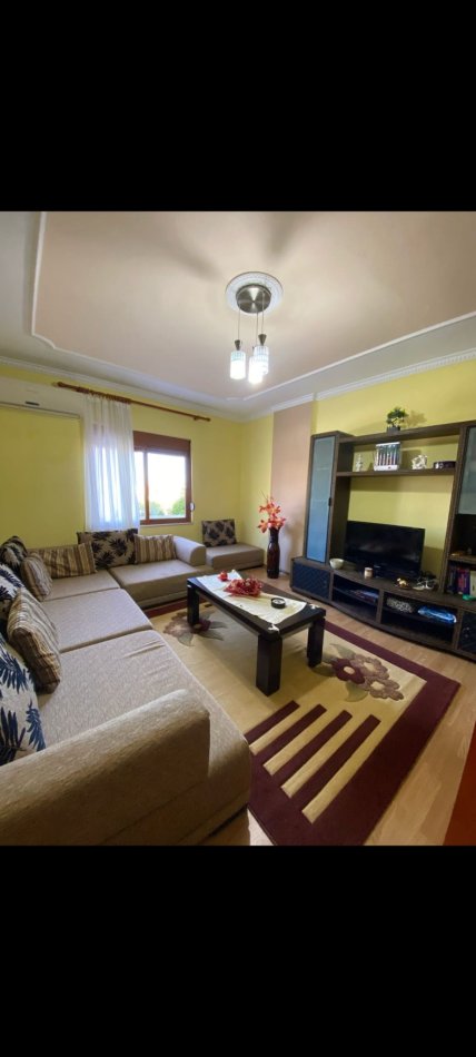 Tirane, jepet me qera apartament 2+1 Kati 2, 95 m² 390 € (rruga jodran misja)
