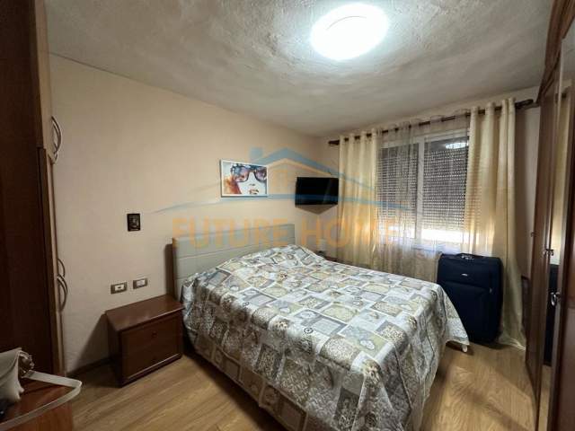 Tirane, jepet me qera apartament 1+1 Kati 4, 58 m² 400 Euro (Rruga e Durresit)