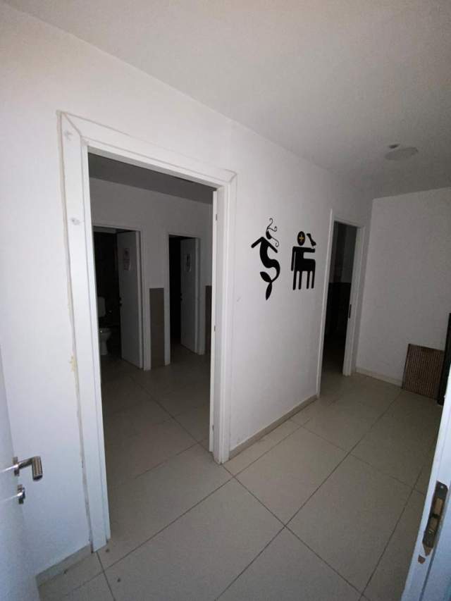 Tirane, jepet me qera ambjent biznesi Kati 1, 500 m² 15 Euro /m2  , ne Bllok