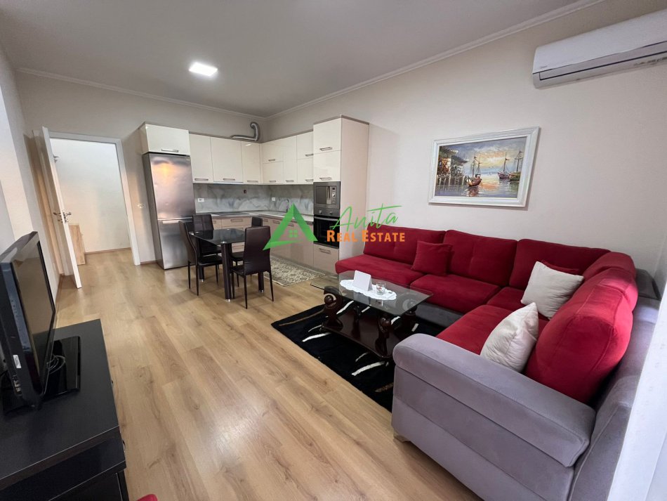 Tirane, jepet me qera apartament 1+1+Aneks+Ballkon Kati 3, 85 m² 600 € (Fusha e Aviacionit)