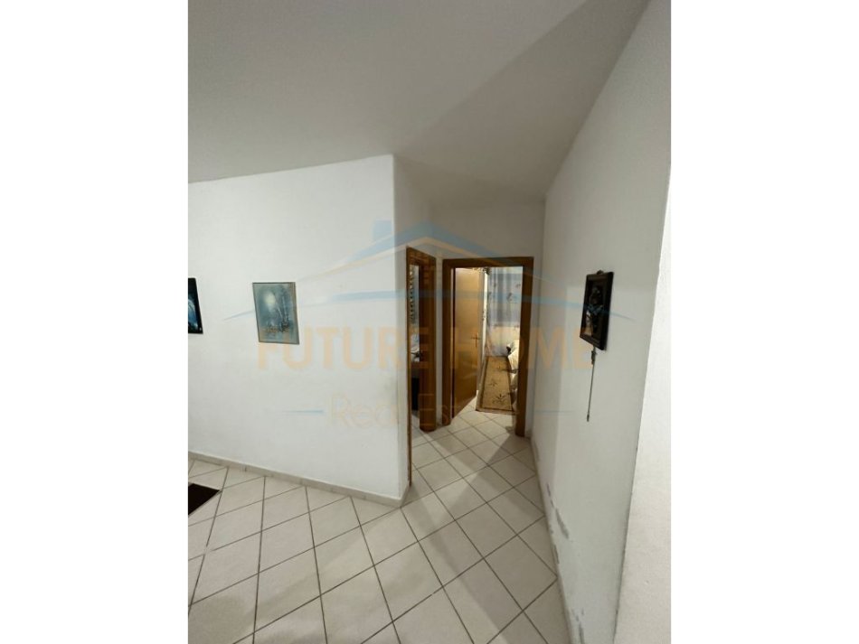 Durres, shitet apartament 2+1 Kati 1, 92 m² 78.000 € (Spitali,Durres)