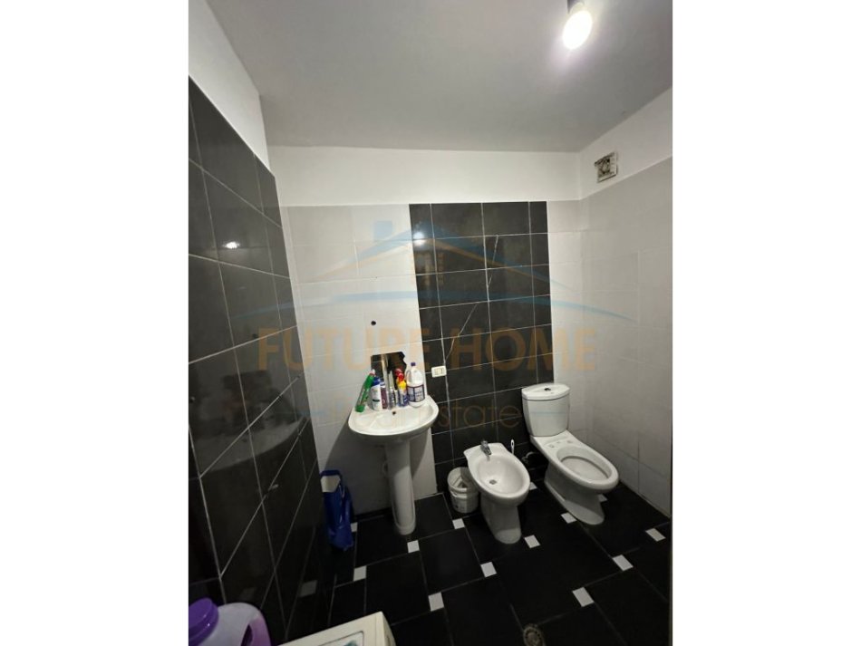 Durres, shitet apartament 2+1 Kati 1, 102 m² 85.000 € (Spitali ,Durrës)