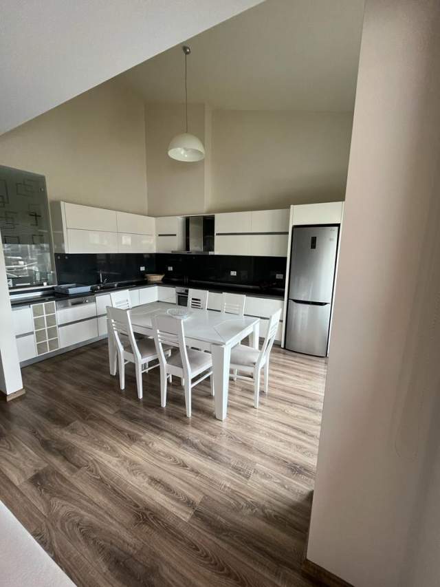 Tirane, jepet me qera apartament 2+1 Kati 1, 135 m² 1.300 Euro tek Long Hill Residence .