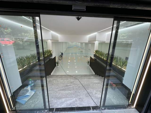 Tirane, jepet me qera ambjent biznesi Kati 0, 700 m² 7.000 Euro (Komuna Parisit)