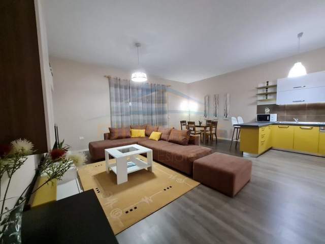 Tirane, jepet me qera apartament 2+1+BLK Kati 8, 118 m² 800 Euro (Rruga e Kavajes)