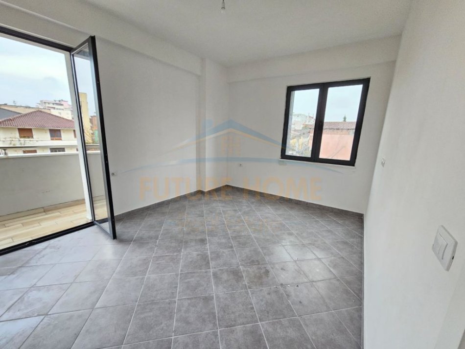 Tirane, jepet me qera zyre Kati 1, 78 m² 700 € (Jordan Misja)