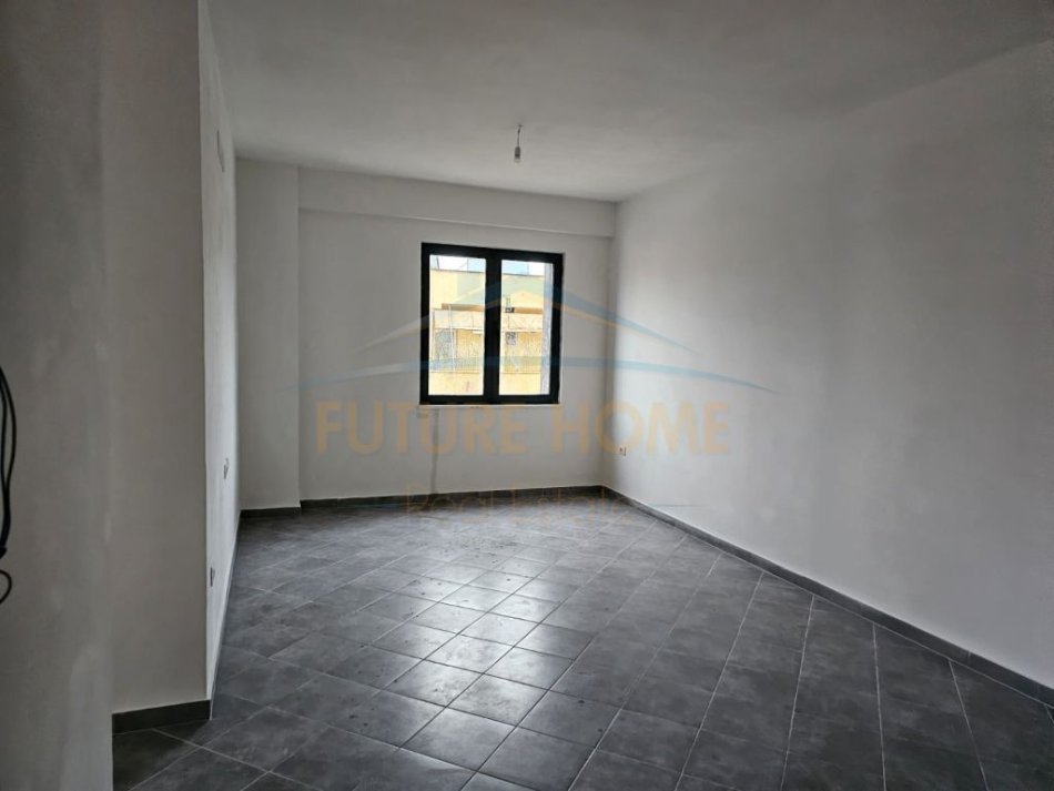Tirane, jepet me qera zyre Kati 1, 78 m² 700 € (Jordan Misja)