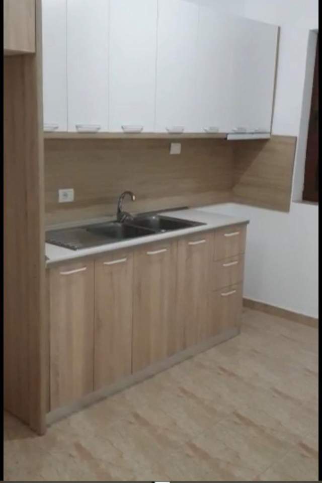 Tirane, jepet me qera shtepi 1+1+BLK Kati 2, 75 m² 26.000 Leke (Kryqi i Kuq)