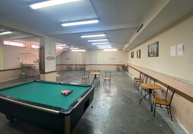 Elbasan, jepet me qera ambjent biznesi 130 m² 40.000 Leke