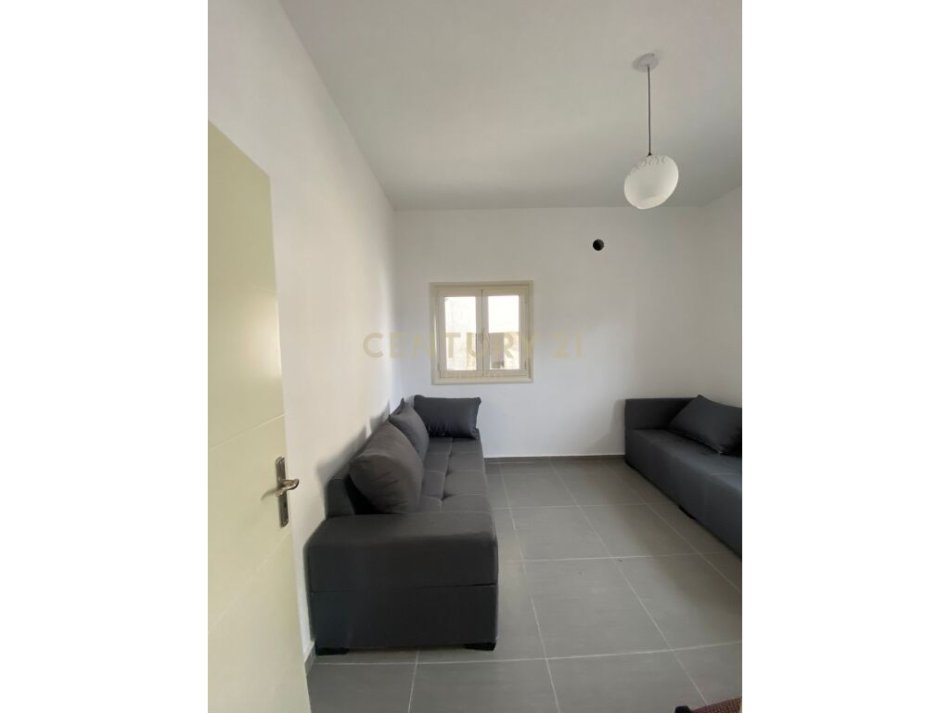 Tirane, jepet me qera apartament 3+1+Ballkon Kati 3, 110 m² 450 € (Rruga e Kokonozeve, 700 - 800 metra larg UET)