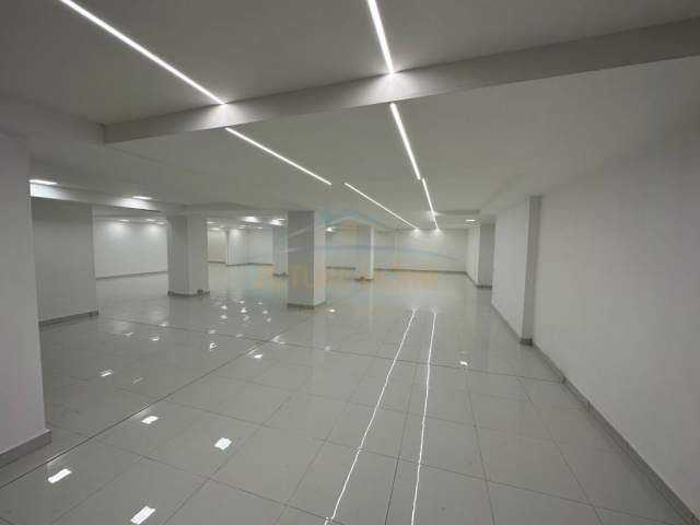 Tirane, jepet me qera ambjent biznesi Kati 0, 700 m² 7.000 Euro (Komuna Parisit)