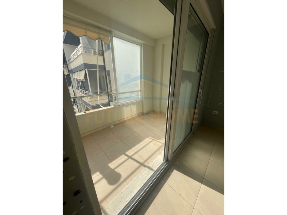 jepet me qera ambjent biznesi , 101 m² 400 € (Kinostudio)