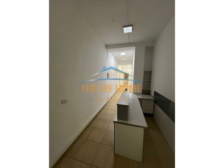 Tirane, jepet me qera zyre , Kati 2, 140 m² 1,500 € (Blloku)