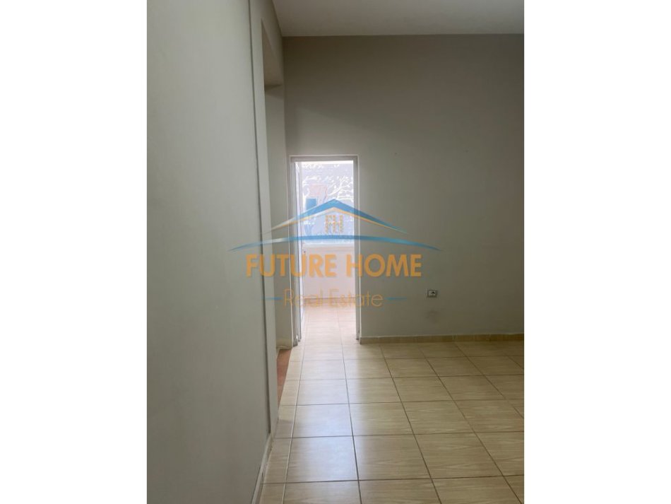 Tirane, jepet me qera zyre , Kati 2, 140 m² 1,500 € (Blloku)