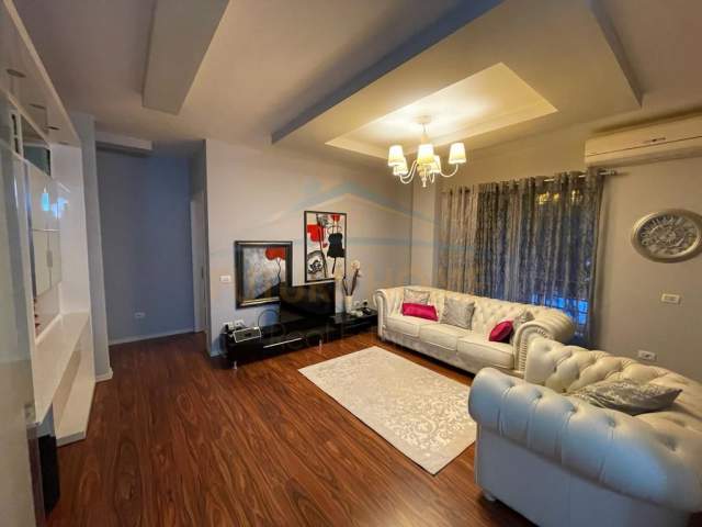 Tirane, jepet me qera apartament 2+1+BLK Kati 2, 105 m² 550 Euro (Kompleksi Kolombo)