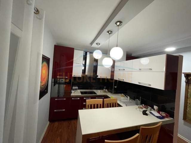 Tirane, jepet me qera apartament 2+1+BLK Kati 2, 105 m² 550 Euro (Kompleksi Kolombo)