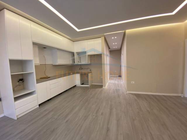 Tirane, shitet apartament 3+1 Kati 4, 133 m² 172.000 Euro (YZBERISHT)