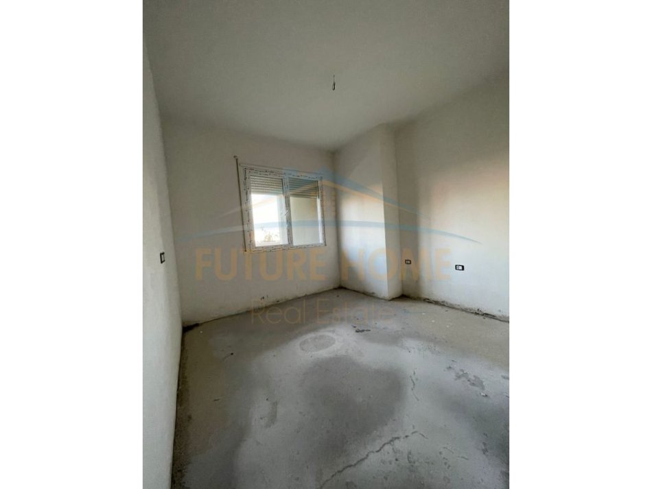 Shitet Apartament 2+1 Golden Park,Tirane.