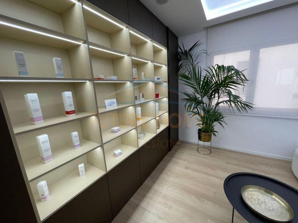 Tirane, shitet apartament 4+1 Kati 3, 130 m² 375.000 € (Bllok)