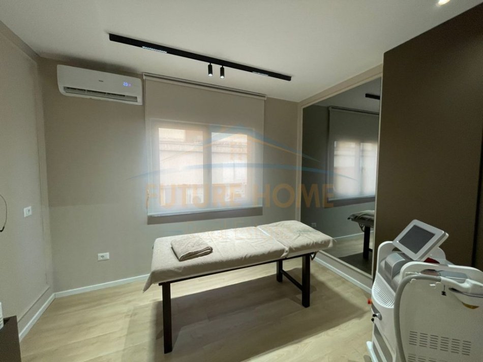 Tirane, shitet apartament 4+1 Kati 3, 130 m² 375.000 € (Bllok)
