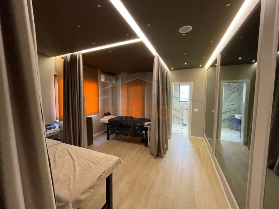 Tirane, shitet apartament 4+1 Kati 3, 130 m² 375.000 € (Bllok)