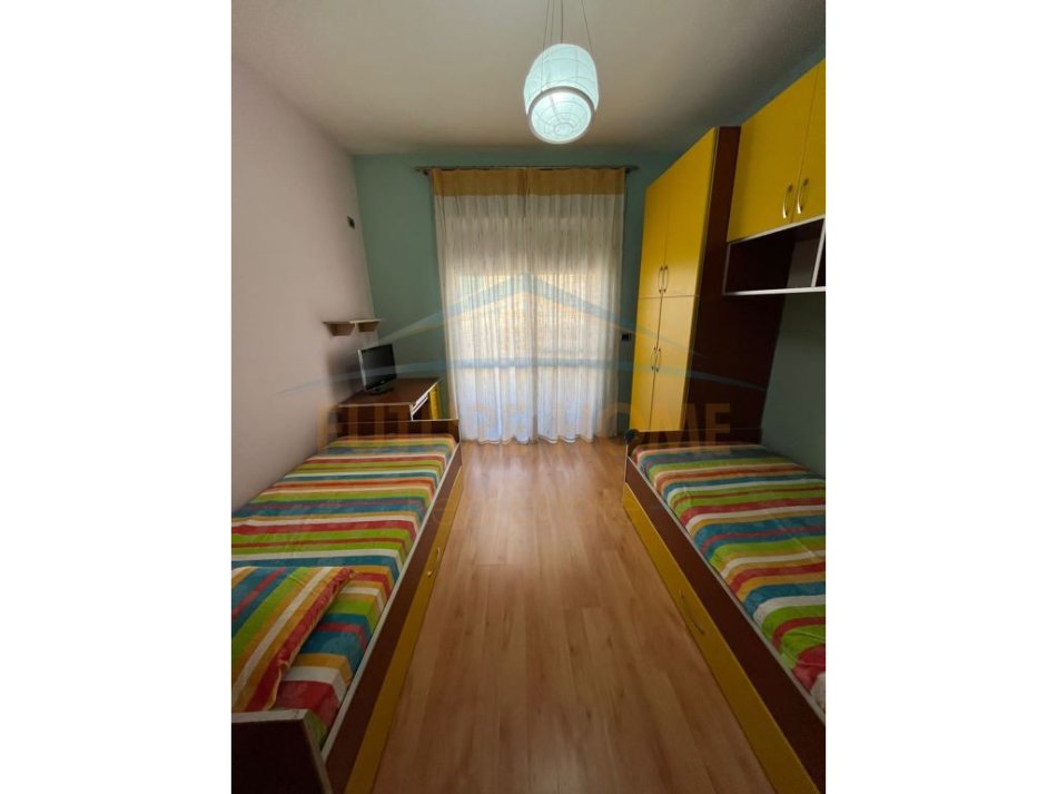 Tirane, shitet apartament 2+1+Ballkon Kati 5, 106 m² 190.000 € (Kopshti Zoologjik)