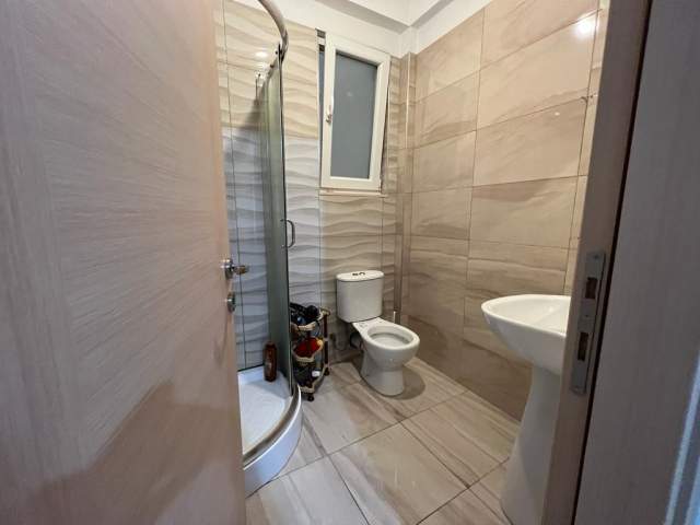 Tirane, jepet me qera apartament Kati 4, 93m2,tek Medreseja
