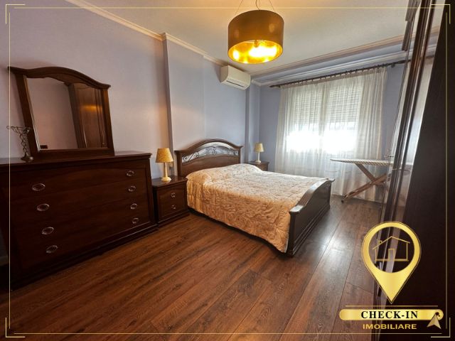 Tirane, jepet me qera apartament 2+1+A+BLK Kati 8, 102 m² 700 Euro (Pazari i Ri)