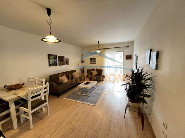 Tirane, jepet me qera apartament 2+1+A+BLK Kati 4, 115 m² 800 Euro (KOMUNA E PARISIT)
