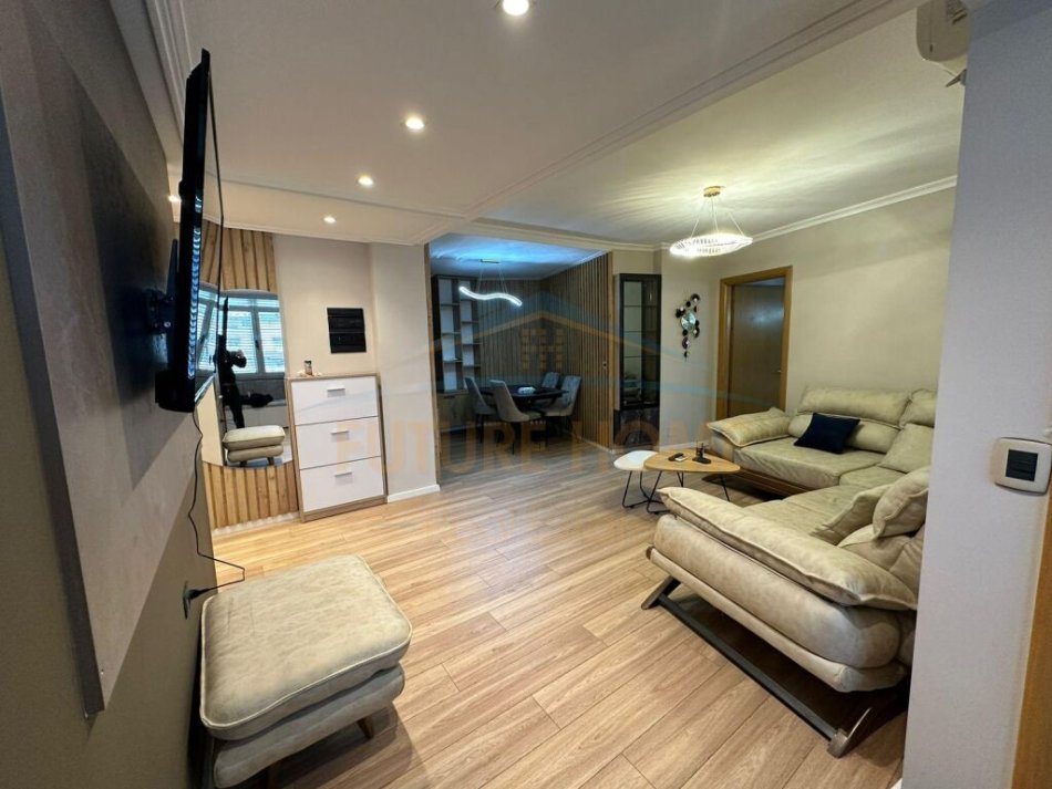 Shitet, Apartament 2+1+2, Myslym Shyri, Tiranë.