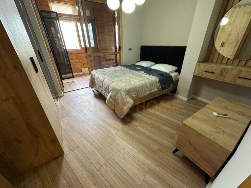 Shitet, Apartament 2+1+2, Myslym Shyri, Tiranë.