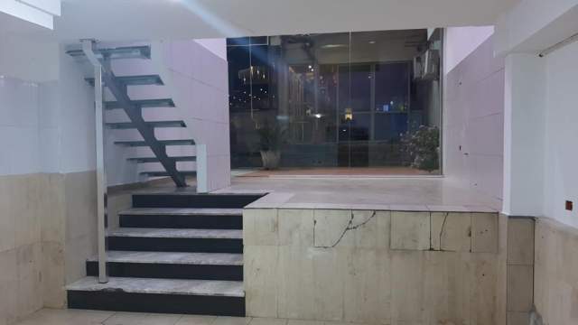 Tirane, jepet me qera dyqan Kati 0, 65 m² 500 Euro
