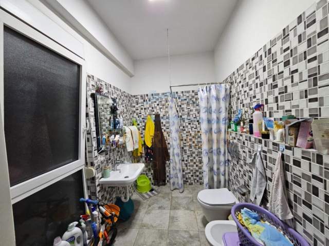 Tirane, jepet me qera apartament 1+1+BLK Kati 3, 65 m² 450 Euro (Kontakti, 21 Dhjetori)