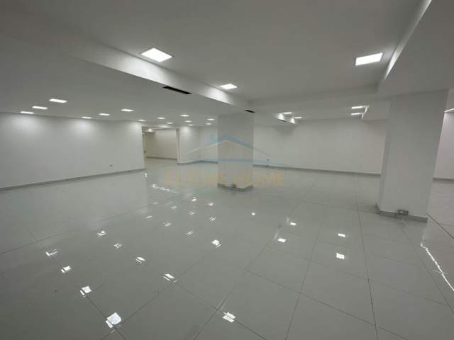 Tirane, jepet me qera ambjent biznesi Kati 0, 700 m² 7.000 Euro (Komuna Parisit)