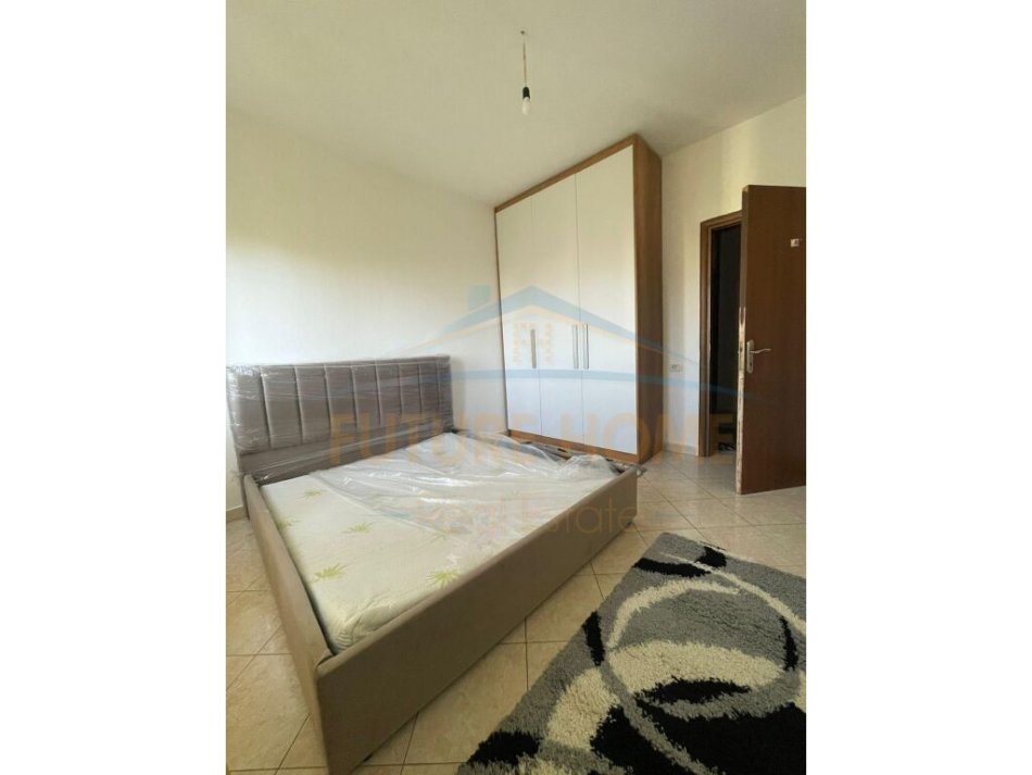 Tirane, jepet me qera apartament 1+1 Kati 3, 57 m² 300 € (Fresku)