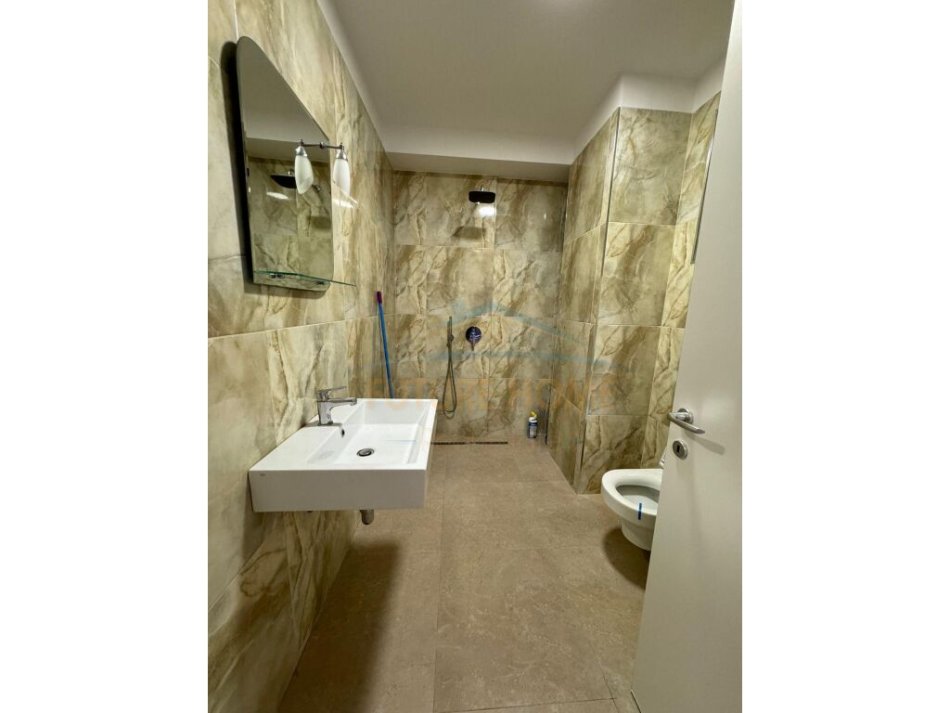 Tirane, jepet me qera Ambient Zyre , Kati 4, 114 m² 1.400 € (Bllok)