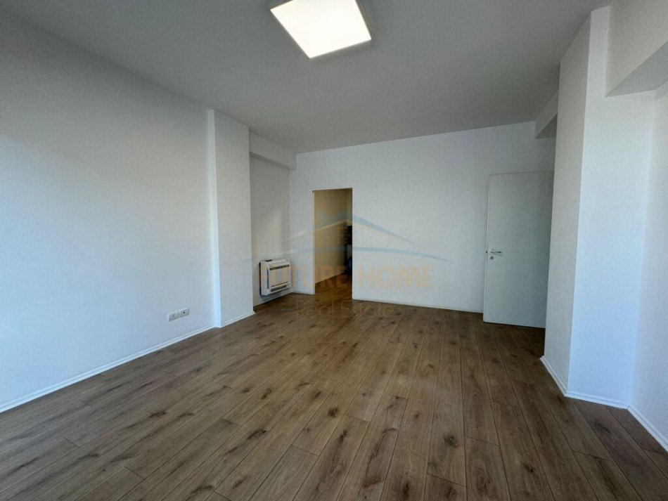 Tirane, jepet me qera zyre Kati 4, 114 m² 1.400 € (Bllok)