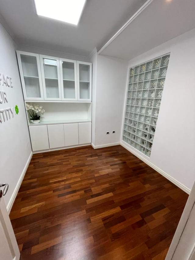 Tirane, jepet me qera Kati 6, 125 m² 1.500 Euro (Blloku)